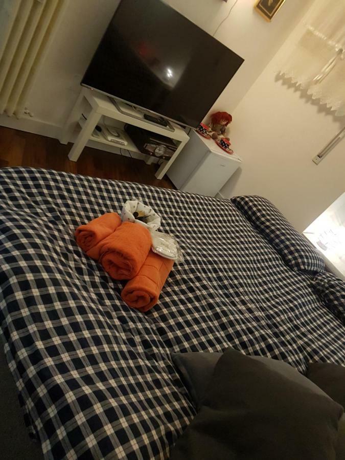 Small Bedroom Vomero'S Naples Extérieur photo