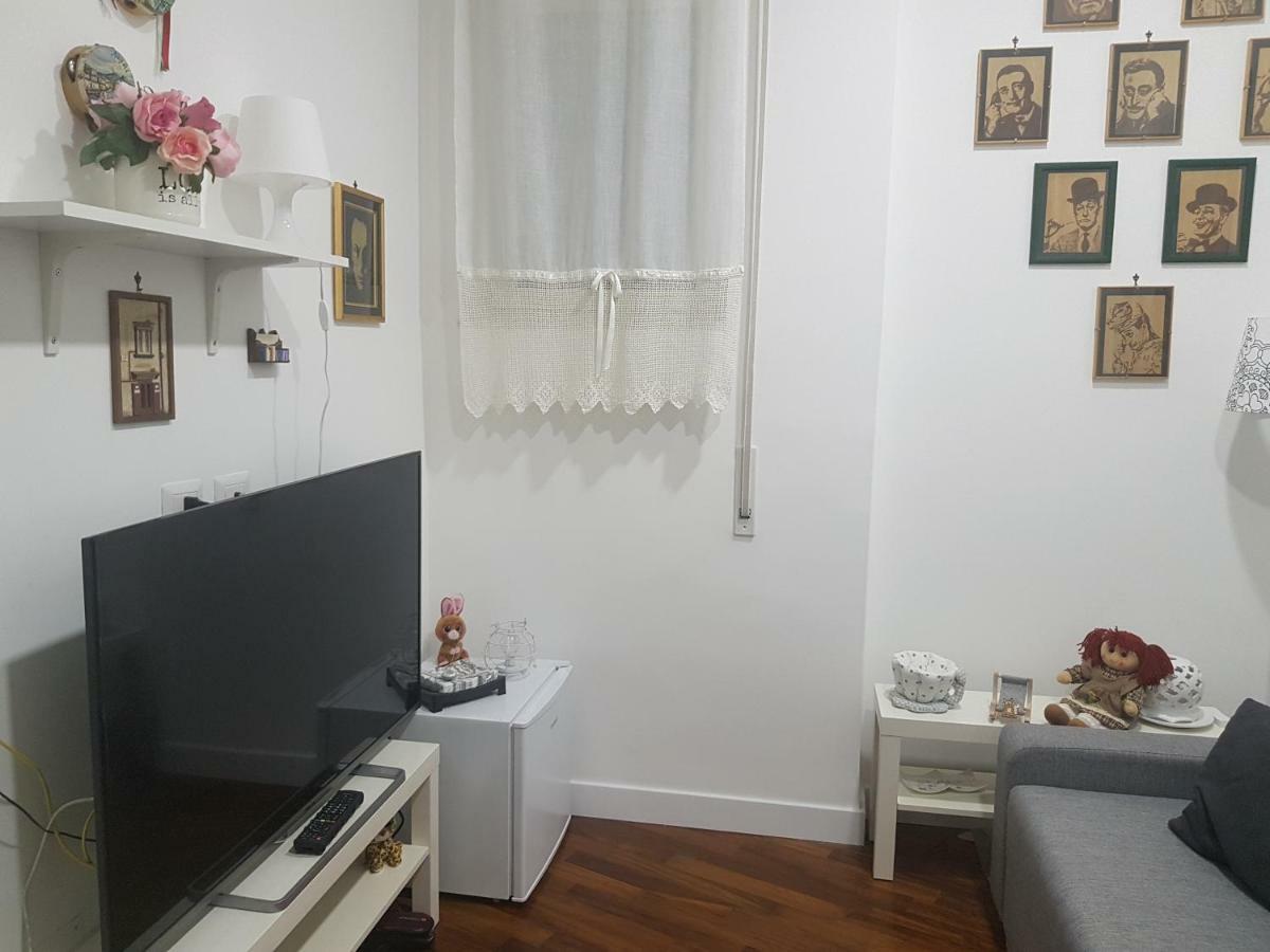 Small Bedroom Vomero'S Naples Extérieur photo